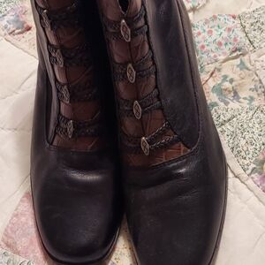 London Fog Vintage Ankle Booties, size 8W